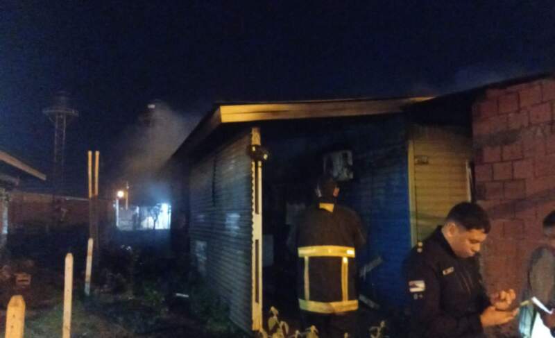 Bomberos de la Policía sofocaron un incendio en una vivienda de Posadas 5 Bomberos de la Policía sofocaron un incendio en una vivienda de Posadas imagen-4