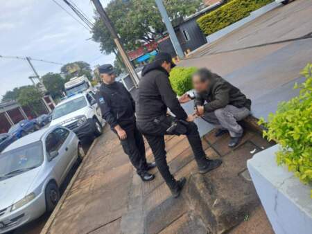Con 1,88 g/l de alcohol en sangre, chocó contra una camioneta municipal y terminó detenido en Posadas imagen-11