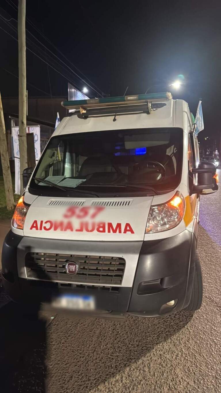 Colisión entre una ambulancia y un automóvil en Posadas imagen-8