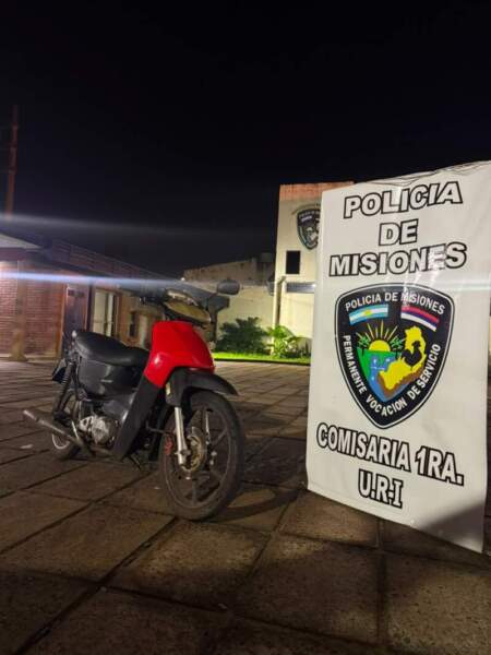 Quiso impedir un procedimiento, atacó a los efectivos: terminó detenido y su moto fue secuestrada imagen-11