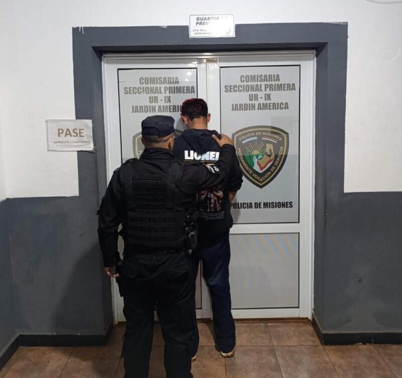 Una gresca terminó con un adolescente apuñalado y un hombre detenido en Jardín América imagen-8