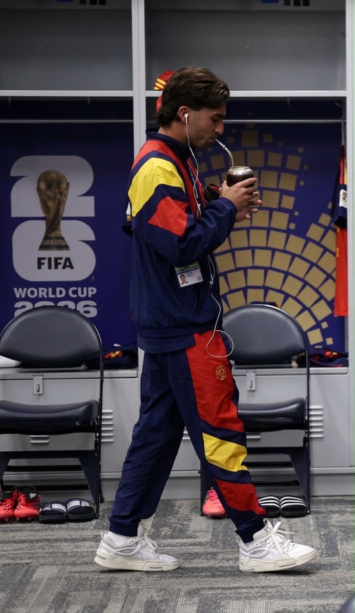 “Demasiado argentino”: Ferran Torres desató una ola de críticas en España por tomar mate antes del Mundial 3 “Demasiado argentino”: Ferran Torres desató una ola de críticas en España por tomar mate antes del Mundial imagen-2