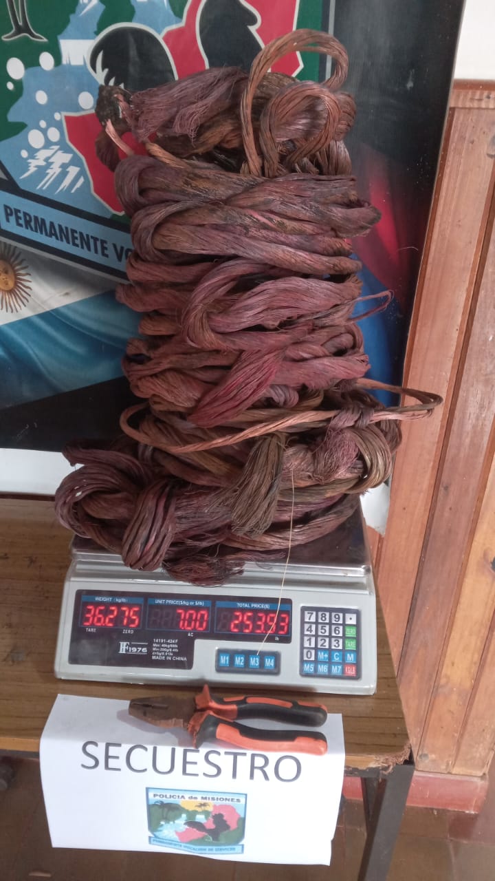 Robaba cables de cobre de una empresa en Azara, pero fue descubierto por la Policía y terminó detenido 5 Robaba cables de cobre de una empresa en Azara, pero fue descubierto por la Policía y terminó detenido imagen-4