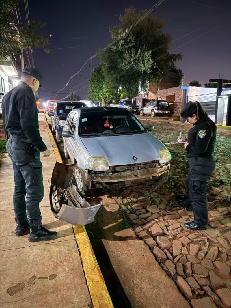 Huyó tras un grave siniestro vial en Puerto Iguazú y la Policía identificó y localizó el automóvil imagen-2
