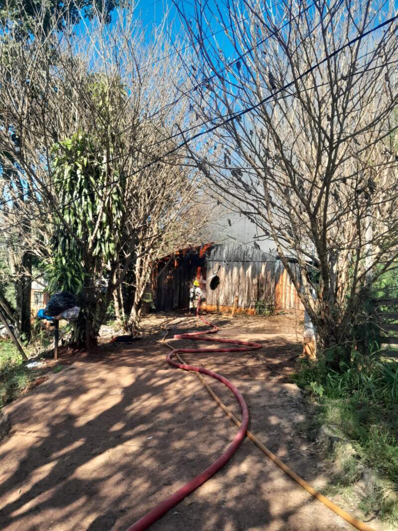 Incendio en una vivienda de Puerto Iguazú: investigan si fue provocado por la hija de la propietaria 3 Incendio en una vivienda de Puerto Iguazú: investigan si fue provocado por la hija de la propietaria imagen-2