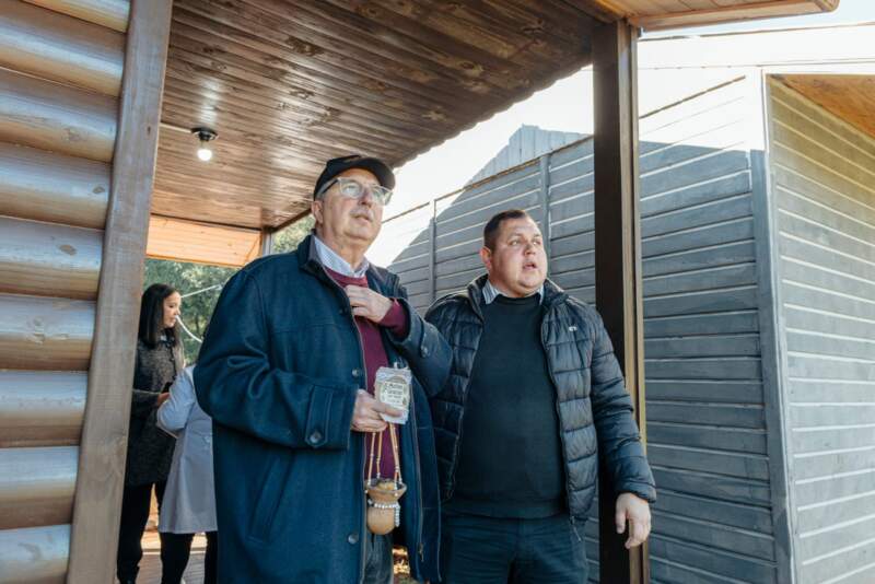 El Gobernador inauguró la Escuela Intercultural Bilingüe N° 970, en Puerto Leoni, y ratificó el compromiso con la educación pública 5 El Gobernador inauguró la Escuela Intercultural Bilingüe N° 970, en Puerto Leoni, y ratificó el compromiso con la educación pública imagen-4