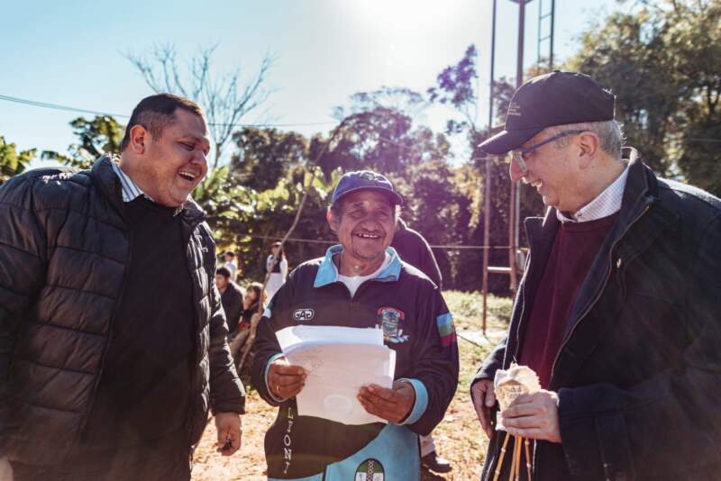 El Gobernador inauguró la Escuela Intercultural Bilingüe N° 970, en Puerto Leoni, y ratificó el compromiso con la educación pública 13 El Gobernador inauguró la Escuela Intercultural Bilingüe N° 970, en Puerto Leoni, y ratificó el compromiso con la educación pública imagen-12