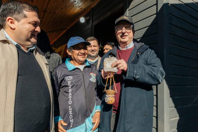 El Gobernador inauguró la Escuela Intercultural Bilingüe N° 970, en Puerto Leoni, y ratificó el compromiso con la educación pública 11 El Gobernador inauguró la Escuela Intercultural Bilingüe N° 970, en Puerto Leoni, y ratificó el compromiso con la educación pública imagen-10