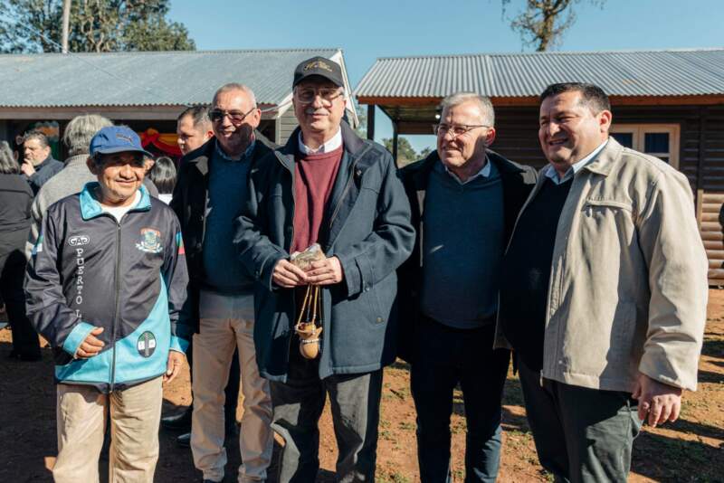 El Gobernador inauguró la Escuela Intercultural Bilingüe N° 970, en Puerto Leoni, y ratificó el compromiso con la educación pública 19 El Gobernador inauguró la Escuela Intercultural Bilingüe N° 970, en Puerto Leoni, y ratificó el compromiso con la educación pública imagen-18