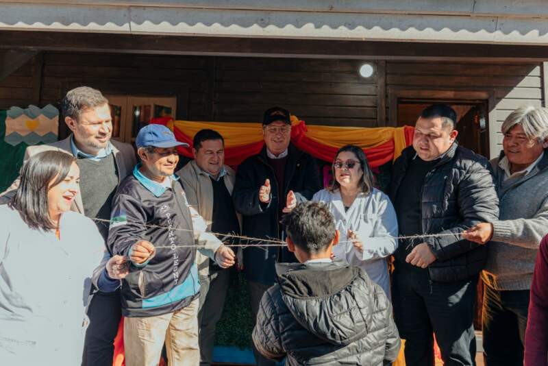 El Gobernador inauguró la Escuela Intercultural Bilingüe N° 970, en Puerto Leoni, y ratificó el compromiso con la educación pública 15 El Gobernador inauguró la Escuela Intercultural Bilingüe N° 970, en Puerto Leoni, y ratificó el compromiso con la educación pública imagen-14