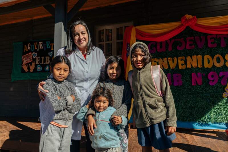 El Gobernador inauguró la Escuela Intercultural Bilingüe N° 970, en Puerto Leoni, y ratificó el compromiso con la educación pública 21 El Gobernador inauguró la Escuela Intercultural Bilingüe N° 970, en Puerto Leoni, y ratificó el compromiso con la educación pública imagen-20
