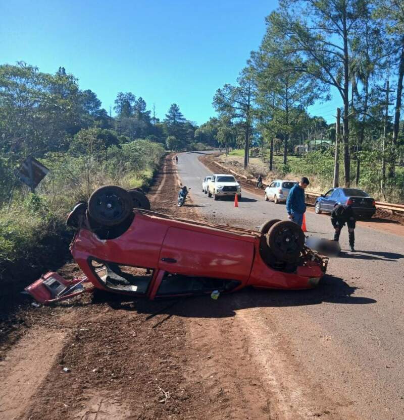 Un conductor fue hospitalizado tras despistar y volcar sobre la Ruta Provincial 17 imagen-12
