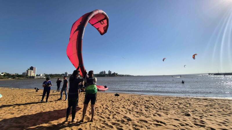 El Posadas KiteFest llenó de color y adrenalina el río Paraná durante las vacaciones de invierno imagen-14