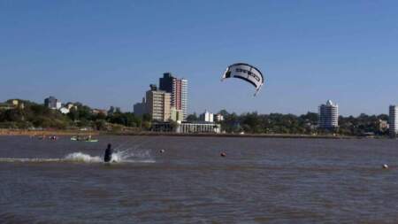 El Posadas KiteFest llenó de color y adrenalina el río Paraná durante las vacaciones de invierno imagen-11