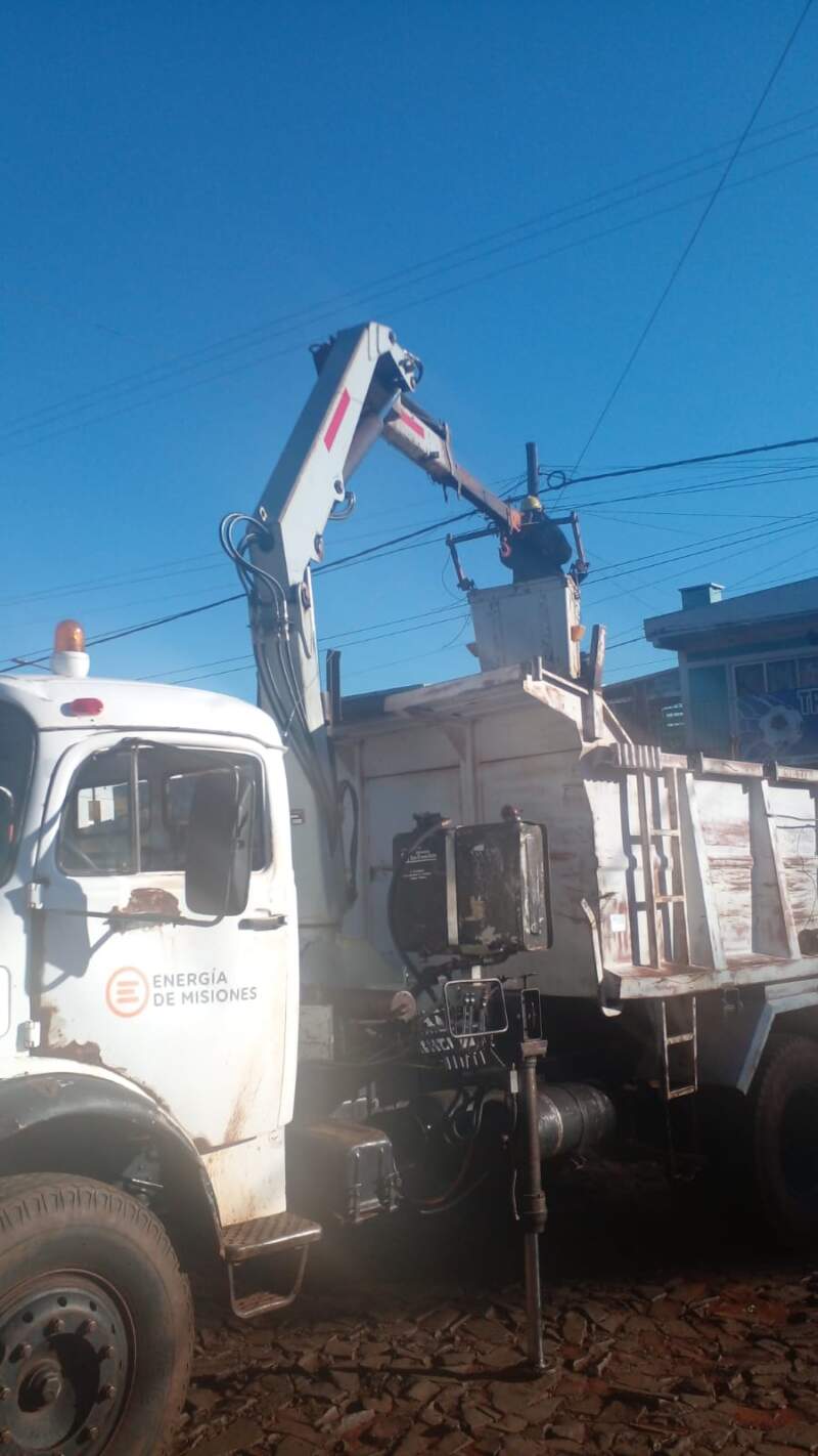Alerta por fuertes vientos: Energía de Misiones desplegó cuadrillas en puntos afectados imagen-6