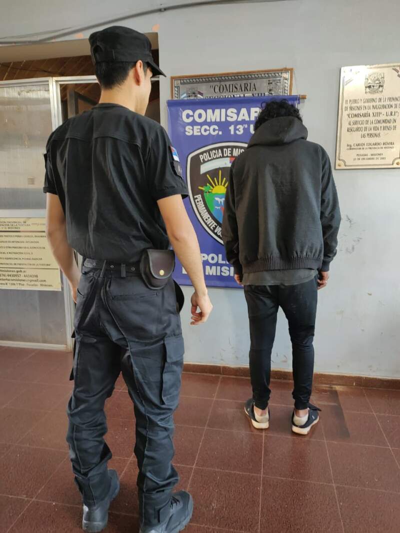 Policía de franco frustró un asalto y redujo a un delincuente con antecedentes armado con un cuchillo 3 Policía de franco frustró un asalto y redujo a un delincuente con antecedentes armado con un cuchillo imagen-2