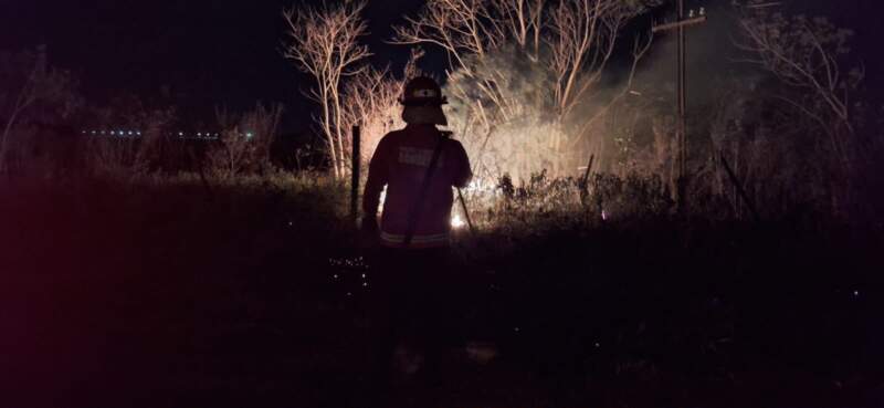 Operario de Energía de Misiones resultó herido al reparar daños provocados por incendios: Bomberos de la Policía ya superan las 60 intervenciones 7 Operario de Energía de Misiones resultó herido al reparar daños provocados por incendios: Bomberos de la Policía ya superan las 60 intervenciones imagen-6