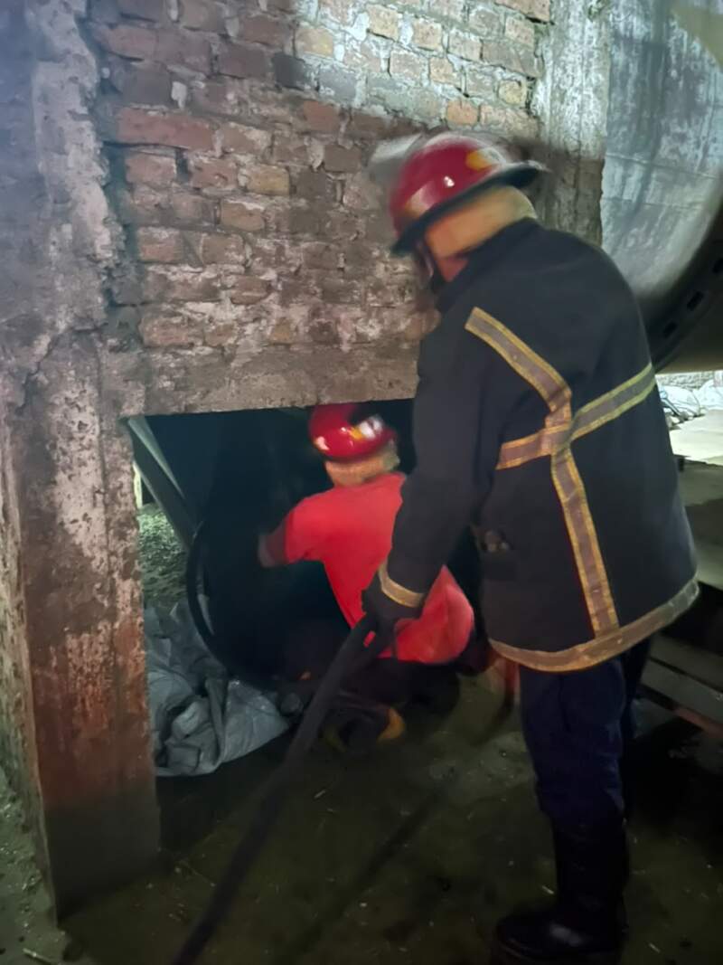 Operario de Energía de Misiones resultó herido al reparar daños provocados por incendios: Bomberos de la Policía ya superan las 60 intervenciones 11 Operario de Energía de Misiones resultó herido al reparar daños provocados por incendios: Bomberos de la Policía ya superan las 60 intervenciones imagen-10