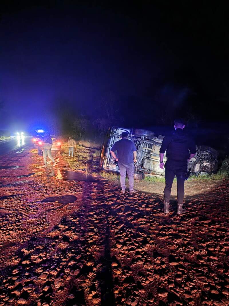 Una camioneta despistó y volcó sobre la Ruta Provincial 103 en Oberá, sin dejar personas lesionadas imagen-1