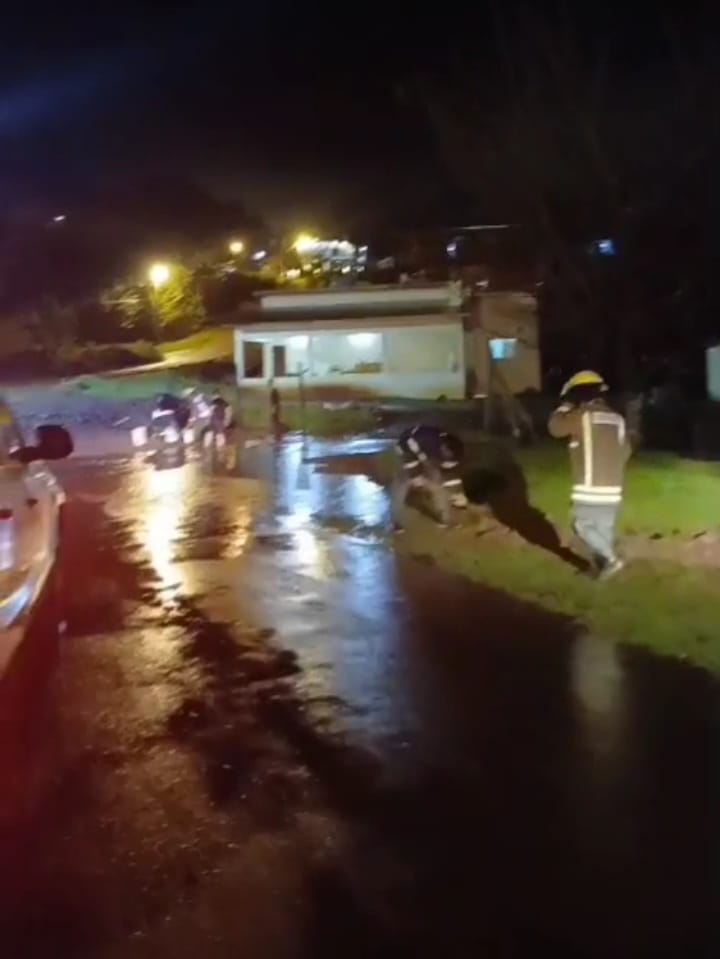 Lluvias intensas provocaron el corte del puente sobre el arroyo Tabay, afectaron viviendas en El Soberbio y el cierre del acceso al Parque Moconá imagen-4