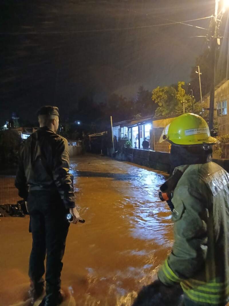 Lluvias intensas provocaron el corte del puente sobre el arroyo Tabay, afectaron viviendas en El Soberbio y el cierre del acceso al Parque Moconá imagen-6
