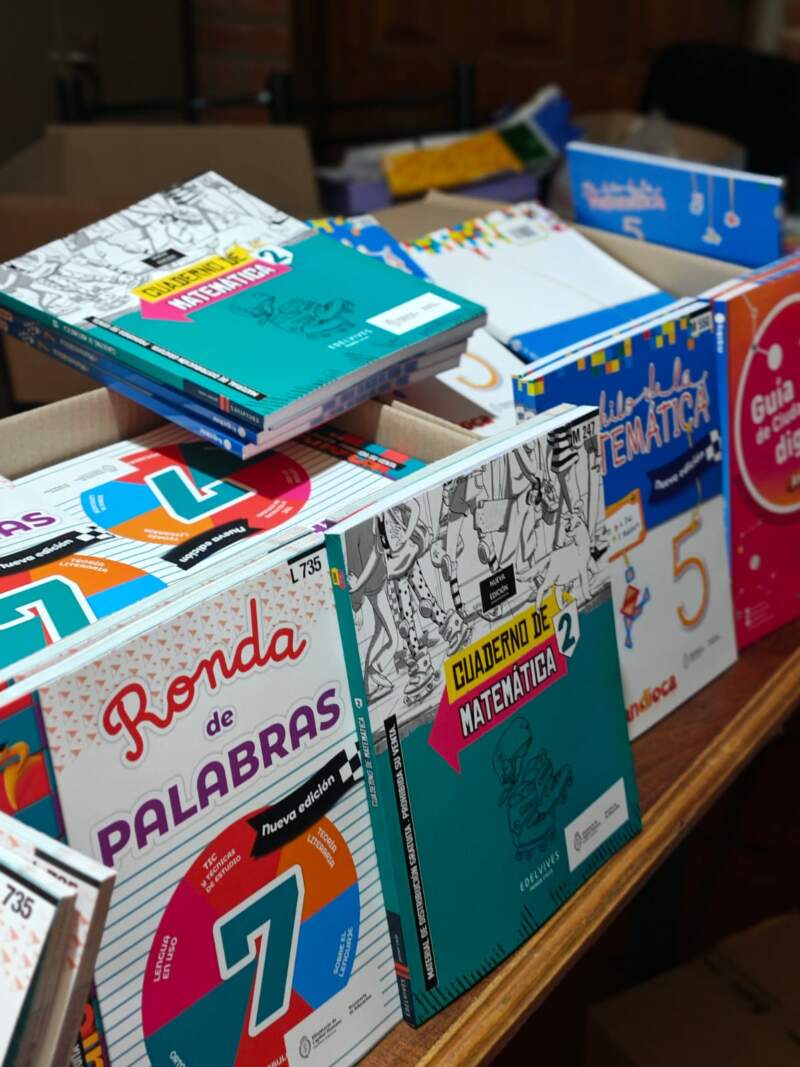 "Potencia la calidad de la enseñanza": SPEPM destaca la entrega de libros para institutos de Misiones en el Ciclo Lectivo 2026 imagen-12