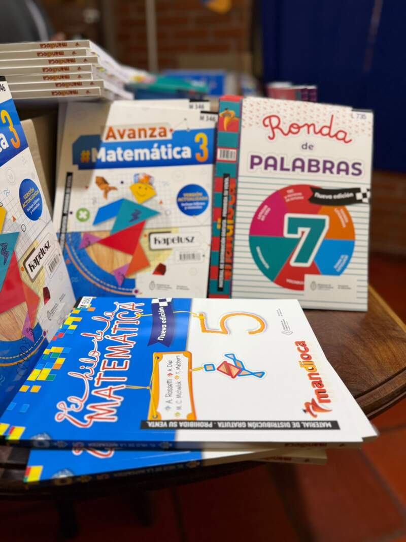 "Potencia la calidad de la enseñanza": SPEPM destaca la entrega de libros para institutos de Misiones en el Ciclo Lectivo 2026 imagen-18