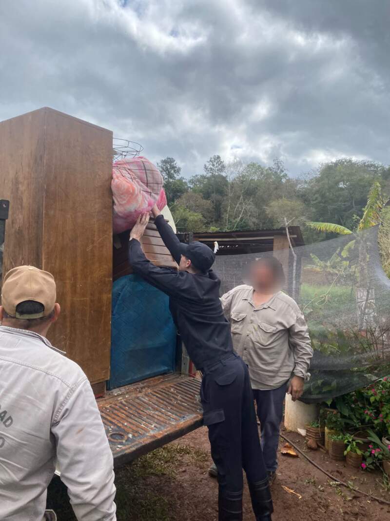 El río Uruguay sigue bajando y habilitaron el paso fronterizo en El Soberbio: la Policía evalúa el regreso de las familias evacuadas imagen-1