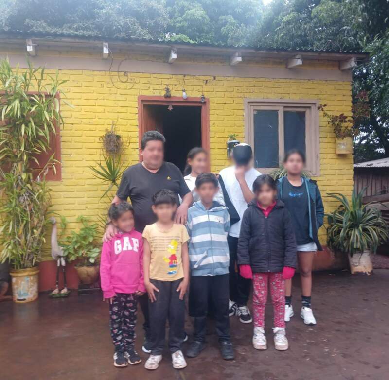 Policías resguardaron a siete hermanos en situación de vulnerabilidad en Posadas: quedaron al cuidado de sus abuelos por disposición judicial imagen-12