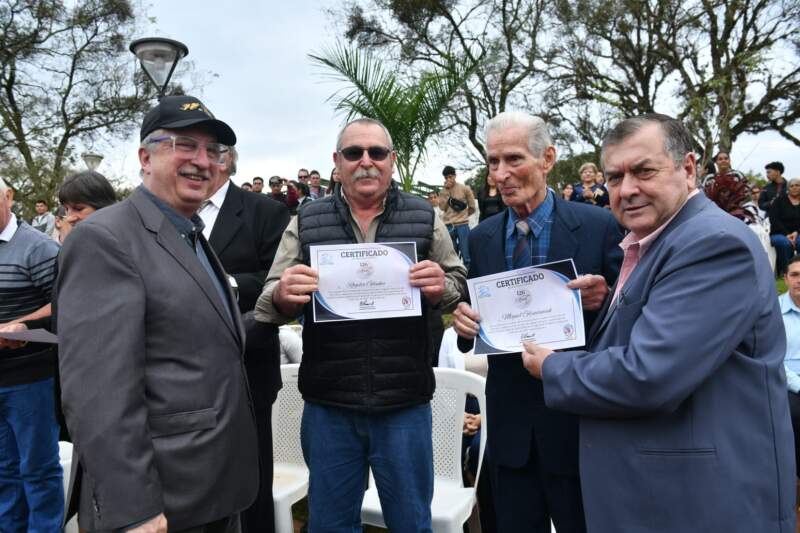 "No dejen que los dividan, sigan siendo un ejemplo para Misiones", dijo Passalacqua en el aniversario de Azara imagen-4