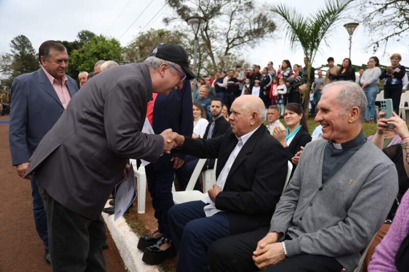 "No dejen que los dividan, sigan siendo un ejemplo para Misiones", dijo Passalacqua en el aniversario de Azara imagen-8