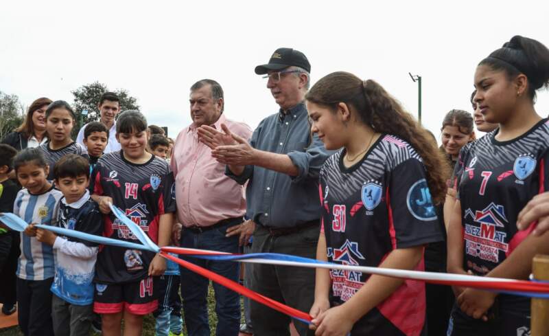 "No dejen que los dividan, sigan siendo un ejemplo para Misiones", dijo Passalacqua en el aniversario de Azara imagen-32