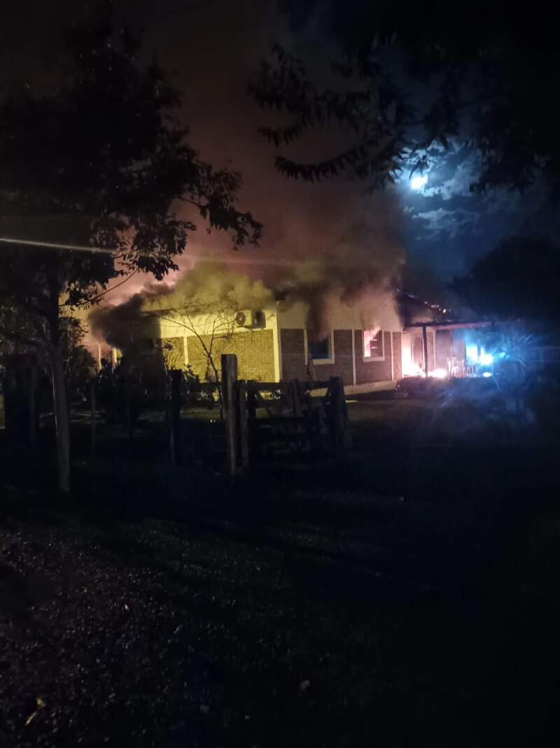 Un hombre resultó herido tras el incendio total de una vivienda en Apóstoles imagen-4