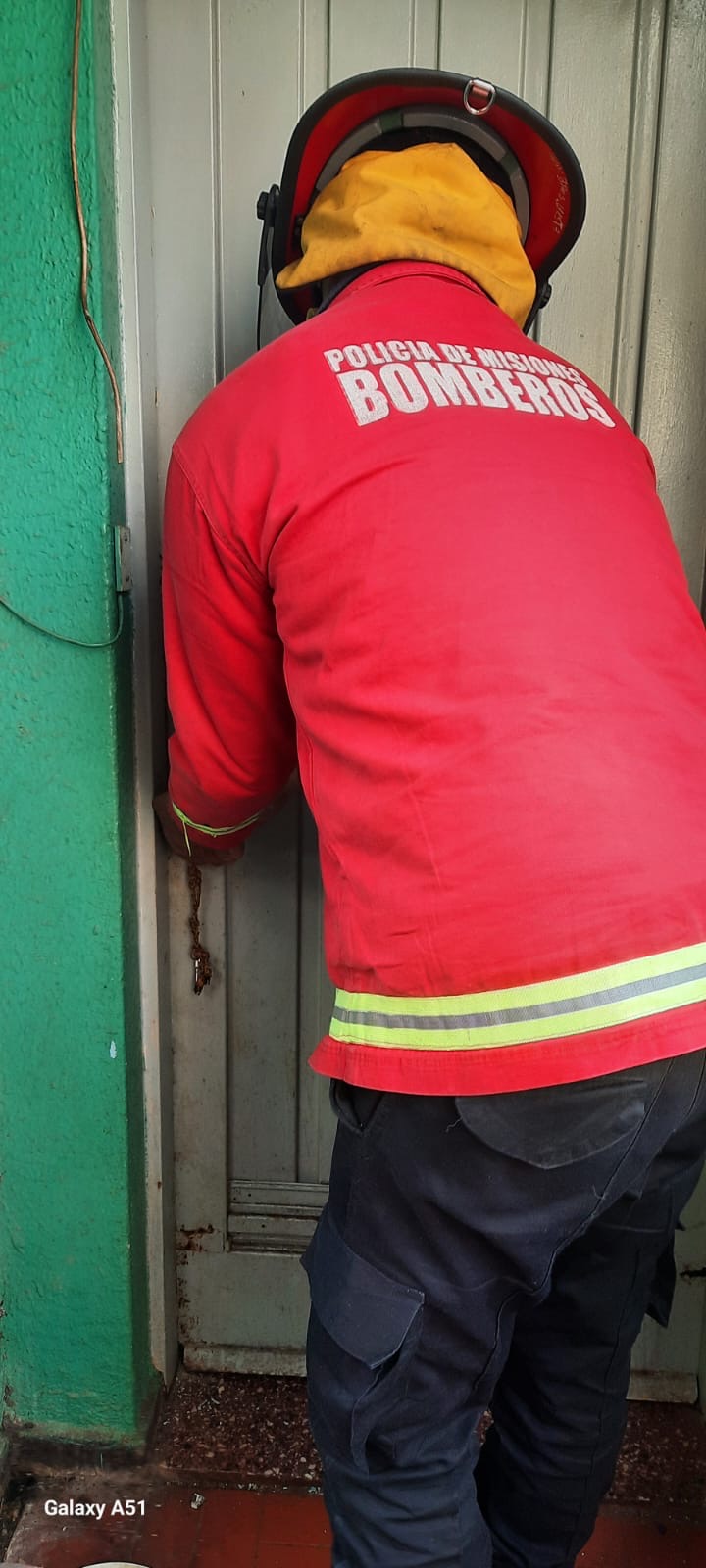 Bomberos asistieron a dos adultas mayores que habían quedado atrapadas en su departamento en Posadas imagen-2