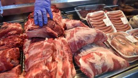 El consumo de carne vacuna cayó a su nivel más bajo en 30 años: el plato de los argentinos cambia por la pérdida de poder adquisitivo El consumo de carne vacuna cayó a su nivel más bajo en 30 años: el plato de los argentinos cambia por la pérdida de poder adquisitivo imagen-3