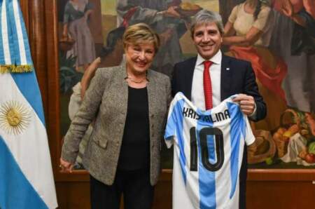 Fuerte respaldo del FMI al Gobierno y señal a los mercados: "No vemos la necesidad de un financiamiento adicional para la Argentina" imagen-7