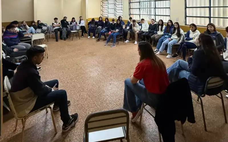 Misiones fortalece el cuidado de la vida en las escuelas: más de 300 intervenciones en salud mental durante el primer semestre imagen-12