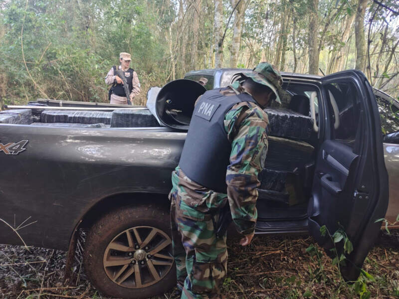 Prefectura secuestró en el Alto Paraná casi una tonelada de estupefacientes valuada en más de $3.700 millones 7 Prefectura secuestró en el Alto Paraná casi una tonelada de estupefacientes valuada en más de $3.700 millones imagen-6